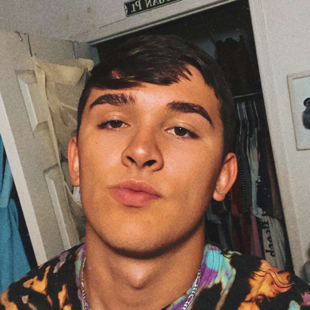 Meet your Posher, Logan